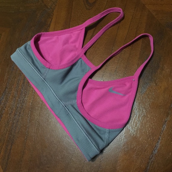 Reversible Nike sports bra with spaghetti strap - Picture 6 of 7